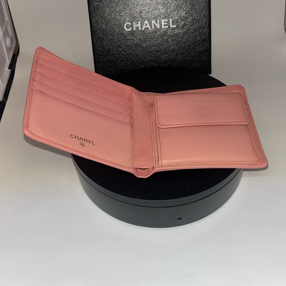 💯 Almost New !!Channel Wallet - Picture 4 of 12